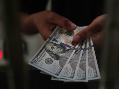 Lo ngại tiền tệ lan rộng ra toàn cầu khi đồng đô la mạnh lên