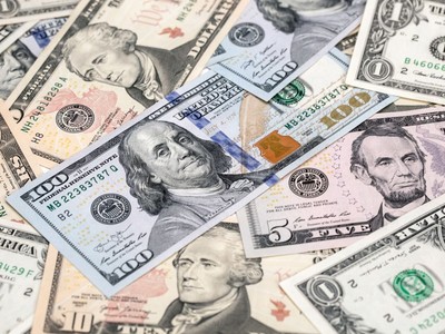 Triển vọng lãi suất trên toàn cầu phân hóa khi đồng đô la mạnh lên