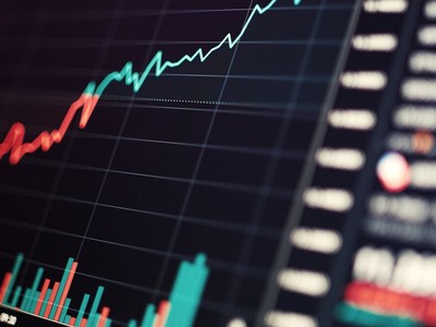 Các thị trường chứng khoán lớn trên thế giới đang luân phiên đạt mức cao mới