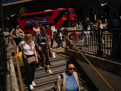 Niềm tin của người tiêu dùng vẫn ở dưới mức trước đại dịch bất chấp sự phục hồi kinh tế toàn cầu