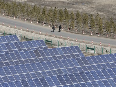 Tăng trưởng mạnh mẽ về năng lượng mặt trời của Trung Quốc gây ảnh hưởng đến lưới điện