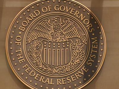 Giá vàng tiếp tục tăng lên mức cao kỷ lục do đâu