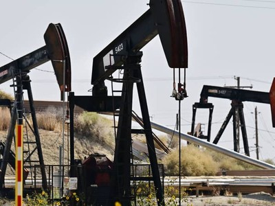 IEA dự báo thặng dư dầu trong năm 2025