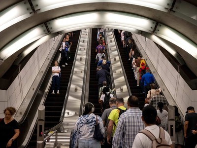 OPEC+ tạm dừng tăng nguồn cung trong nỗ lực chặn đà giảm của giá dầu