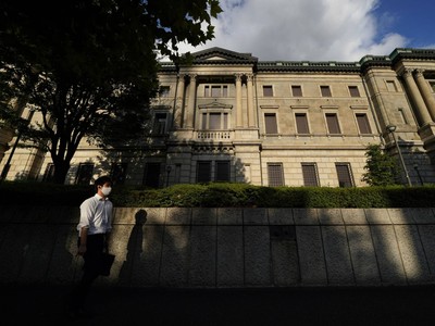 Động thái nới lỏng tiền tệ trên toàn cầu khiến BOJ khó tăng lãi suất hơn