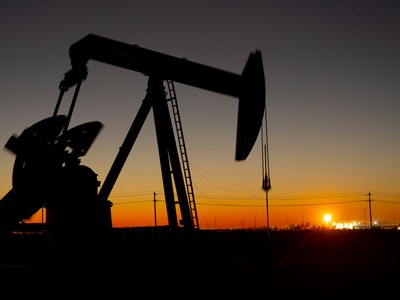 Giá dầu có thể giảm xuống 40 USD/thùng vào năm 2025 nếu OPEC hủy bỏ cắt giảm sản lượng tự nguyện