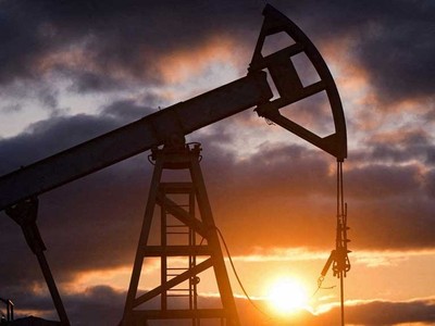 IEA: Thị trường dầu mỏ toàn cầu sẽ đối mặt với tình trạng dư cung vào năm tới