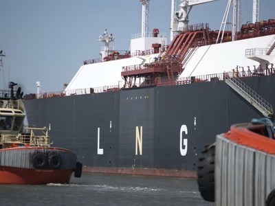 Giá cước vận chuyển LNG giảm mạnh do tình trạng dư thừa tàu