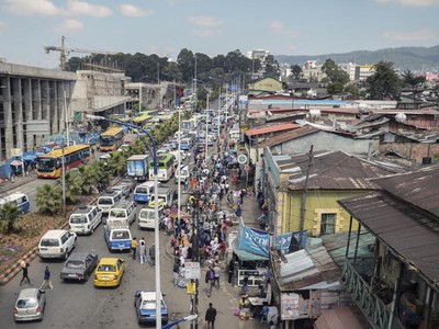 Gánh nặng lãi vay khổng lồ đang đeo bám các nền kinh tế đang phát triển