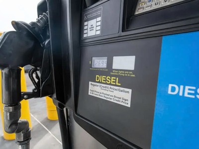 Thị trường dầu mỏ vẫn ổn định trước một loạt cú sốc