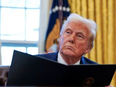 Tổng thống Donald Trump tạm dừng áp thuế đối với hàng nhập khẩu từ Canada và Mexico trong 30 ngày