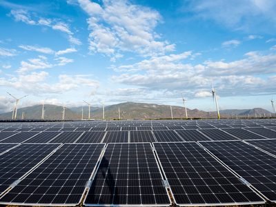 Điện mặt trời Trung Nam lên kế hoạch mua lại trái phiếu trước hạn nhỏ giọt