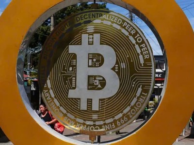 Bitcoin nổi sóng theo giá vàng khi căng thẳng thương mại Mỹ-Trung thúc đẩy nhu cầu trú ẩn an toàn