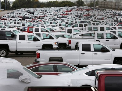 Tổng thống Donald Trump sẽ áp dụng mức thuế 25% đối với ô tô, dược phẩm và chip