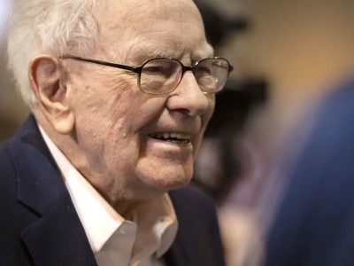 Warren Buffett: Việc bán ra cổ phiếu không đại diện cho từ bỏ tình yêu với cổ phiếu