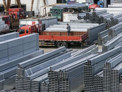 EU đề xuất cắt giảm 15% lượng thép nhập khẩu trước áp lực thuế quan của Mỹ