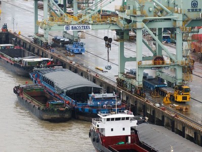 Căng thẳng thương mại làm trầm trọng thêm tình trạng dư cung thép tại Trung Quốc