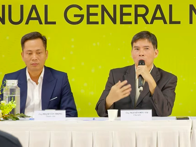 Ông Phạm Văn Trọng (bên trái).