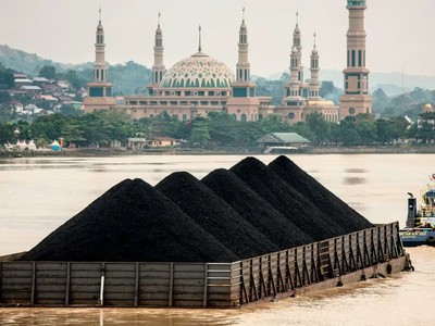 Giá than nhiệt giảm xuống mức thấp nhất trong 4 năm do nguồn cung dư thừa