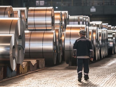 Tổng thống Trump tuyên bố tăng gấp đôi thuế thép và nhôm lên 50% 