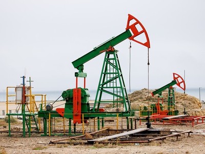 OPEC+ thúc đẩy mối nguy cơ thặng dư trên thị trường dầu mỏ