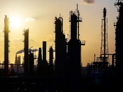 Thị trường dầu mỏ đối mặt thêm sự bất ổn