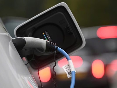 Doanh số bán xe điện trên toàn cầu tăng 24% trong tháng 6