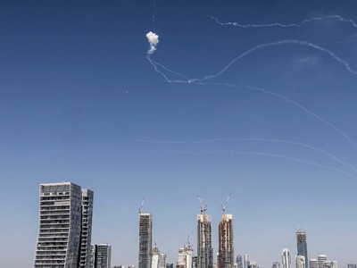 Chứng khoán Israel vượt trội so với các thị trường Trung Đông bất chấp các cuộc chiến trên nhiều mặt trận