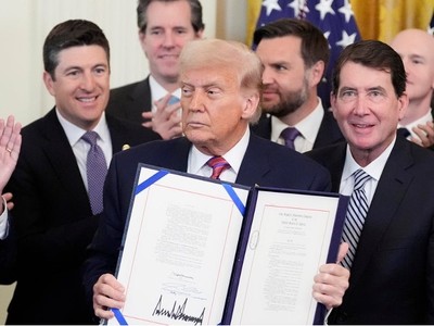 Tổng thống Trump ký ban hành luật về stablecoin, khép lại chuỗi chiến thắng của 'Tuần lễ tiền điện tử'