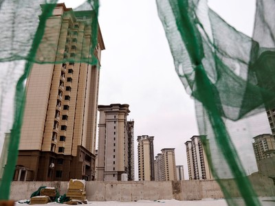 Evergrande đối mặt với nguy cơ hủy niêm yết khi tái cấu trúc nợ kéo dài