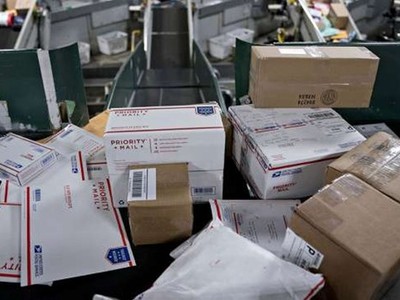 Tổng thống Trump thu hồi miễn trừ "de minimis" đối với hàng nhập khẩu thương mại điện tử toàn cầu