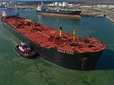 Nhu cầu dầu nhiên liệu tăng mạnh do gián đoạn ở Biển Đỏ và đội tàu ngầm mở rộng