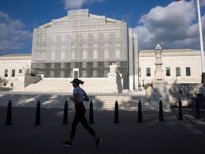 Tòa án Tối cao Mỹ cân nhắc phạm vi quyền hạn thương mại của Tổng thống Trump