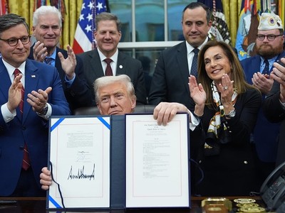 Mỹ chấm dứt đợt đóng cửa chính phủ dài nhất trong lịch sử