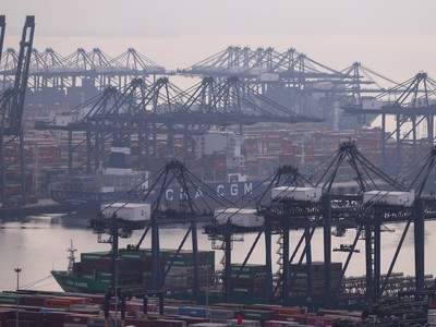 Trung Quốc cam kết chi tiêu ngân sách hiệu quả hơn để hỗ trợ tăng trưởng năm 2026