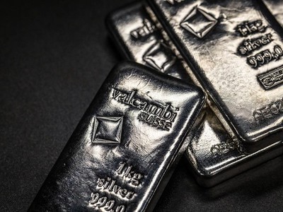 Giá bạc tăng vọt nhờ Trung Quốc mua mạnh và nguồn cung eo hẹp