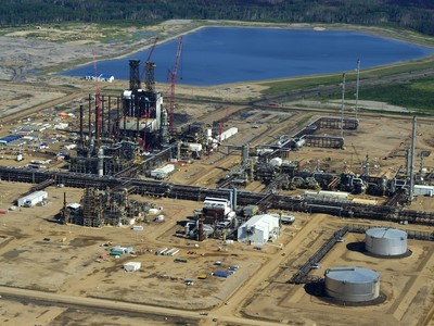 Ngành công nghiệp dầu mỏ của Canada phát triển mạnh mẽ 