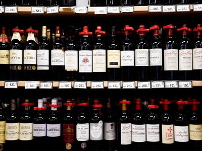 Xuất khẩu rượu vang và rượu mạnh của Pháp giảm năm thứ ba liên tiếp do căng thẳng thương mại
