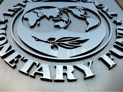 IMF nâng triển vọng kinh tế Mỹ, cảnh báo áp lực từ thuế quan và nợ công