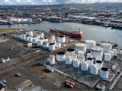 Ả Rập Xê Út đổi tuyến xuất khẩu dầu khi vận tải qua eo biển Hormuz tắc nghẽn