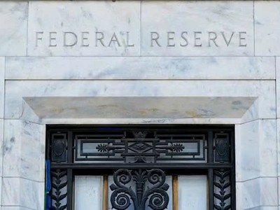 Fed đối mặt với lựa chọn khó khăn giữa thị trường lao động suy yếu và lạm phát cao