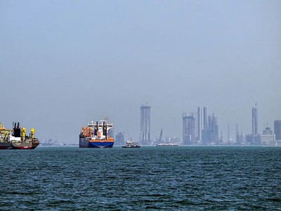 Eo biển Hormuz mở cửa từng phần, dòng tàu phân hóa