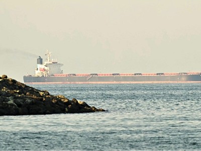 Người mua dầu đổ xô tìm nguồn thay thế khi nguồn cung gián đoạn