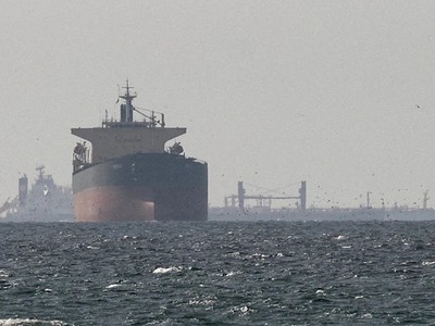 Chuyển dịch khỏi dầu mỏ: Từ mục tiêu xanh đến an ninh năng lượng