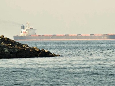 Iran nới lỏng kiểm soát eo biển Hormuz: Tác động gì đến nguồn cung dầu toàn cầu?