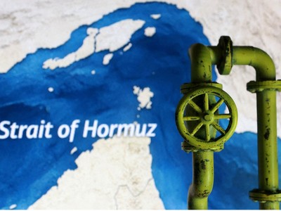 Giá dầu tăng vọt sau thông tin Mỹ phong toả eo biển Hormuz