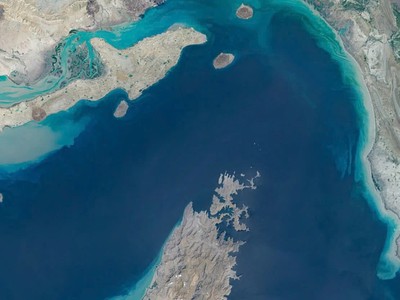 Các nước xuất khẩu dầu mỏ đang tìm kiếm những tuyến đường thay thế eo biển Hormuz