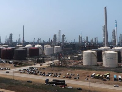 Mỹ áp lệnh trừng phạt nhà máy lọc dầu tư nhân của Trung Quốc vì mua dầu Iran