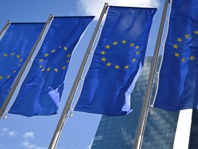 ECB tiếp tục giữ nguyên lãi suất
