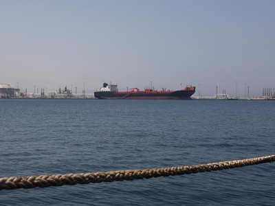 UAE đẩy nhanh dự án đường ống dẫn dầu để tránh eo biển Hormuz